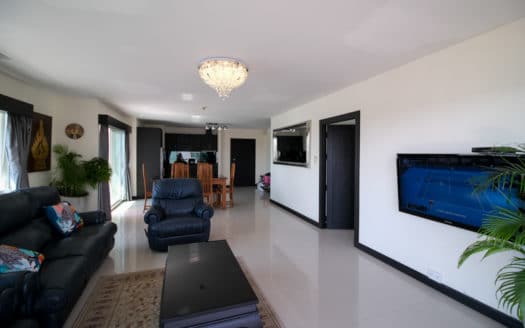 T.W. Jomtien Beach Condominium Spacious Living Room