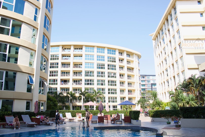 City Garden Pattaya Building and Swimming Pool