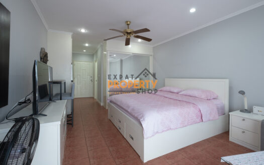 Fully furnished studio with smart TV