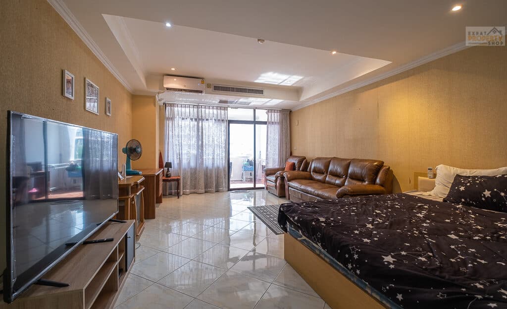 Jomtien Complex Condotel Large Studio Condo