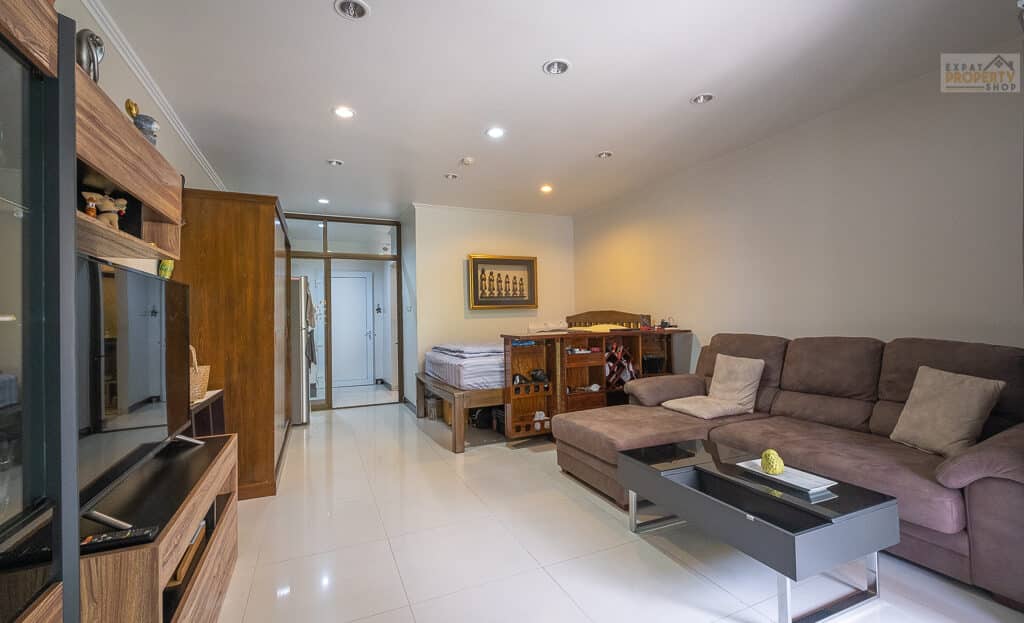 Jomtien Plaza Residence Large Studio Condo