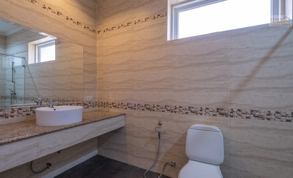 Paragon Park Ensuite Bathroom