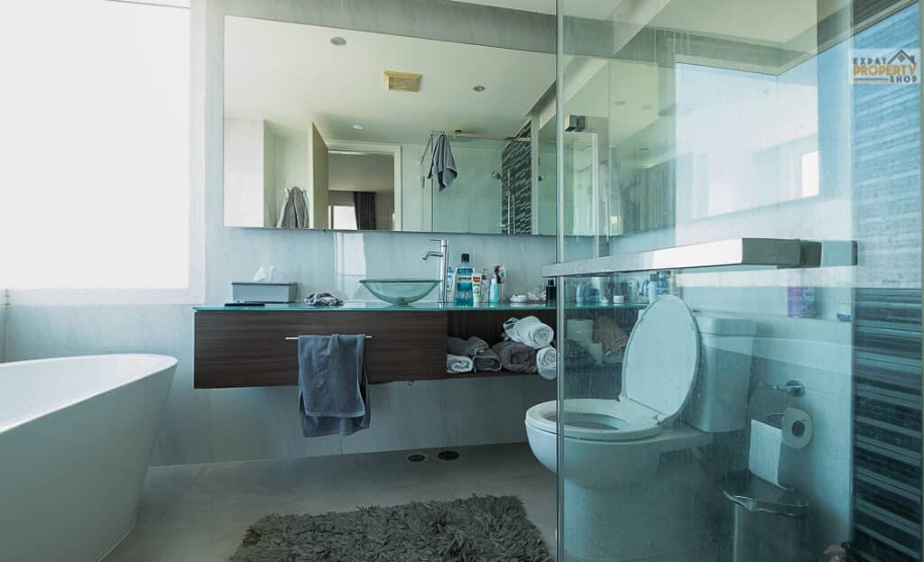 Grande Caribbean Resort Master Bathroom