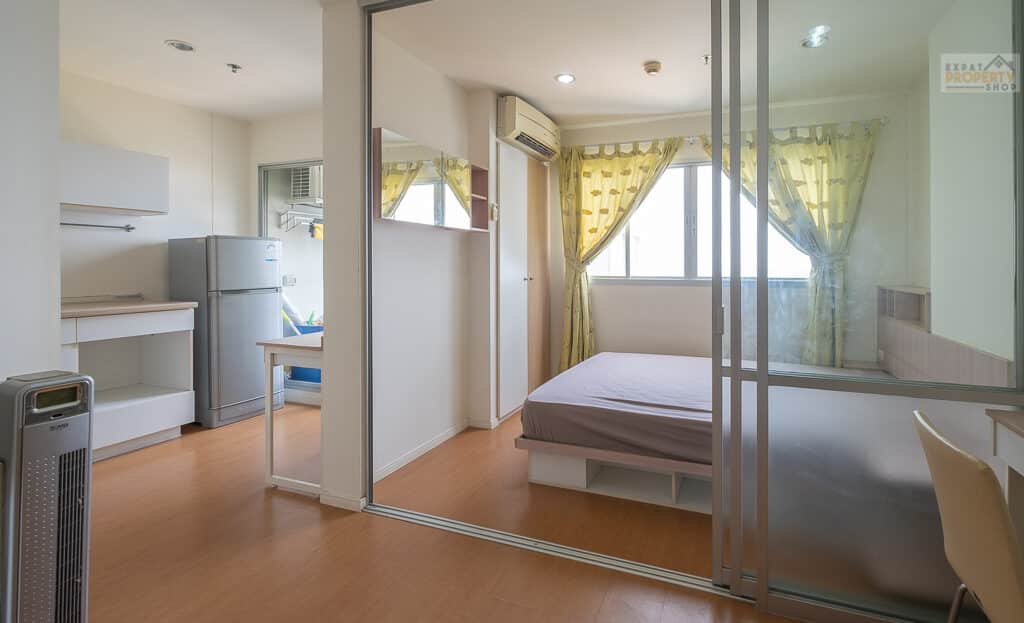 Lumpini CondoTown 1 Bedroom Apartment