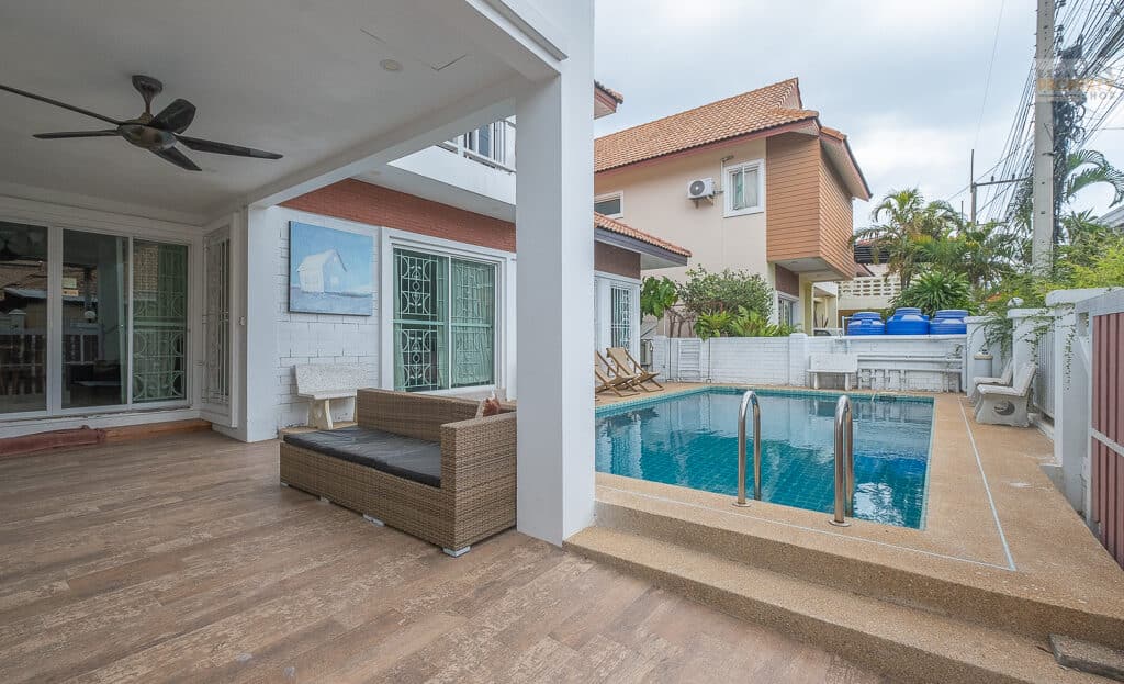 TW Pool Villa Lounging Area