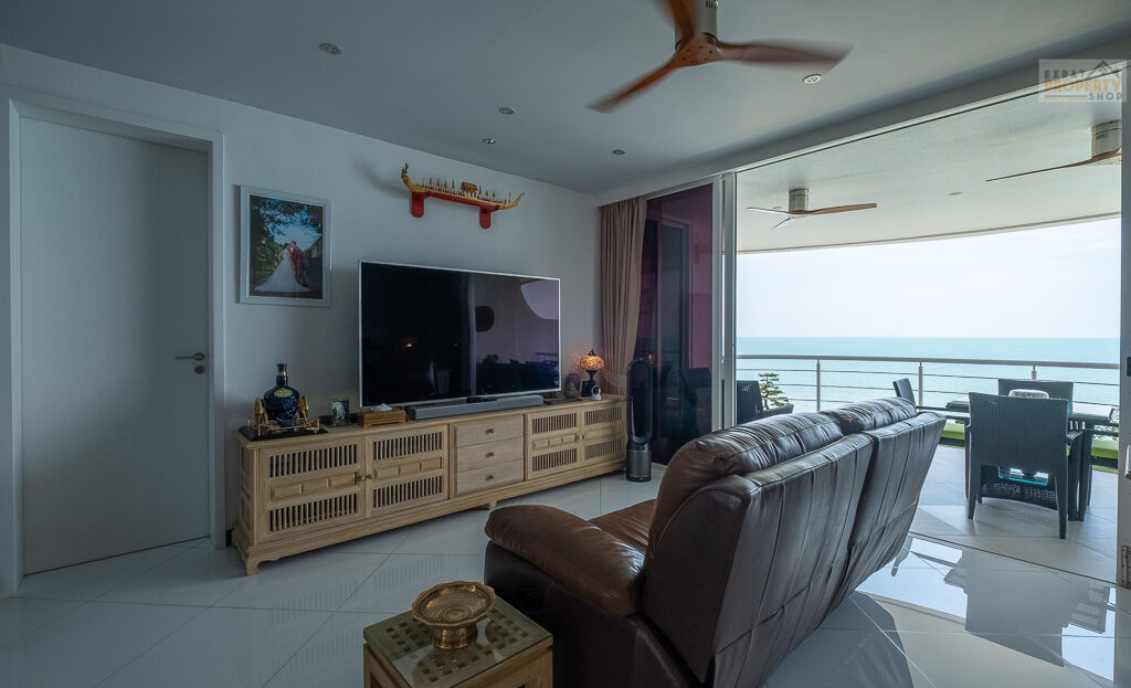 Pure Sunset View - Living Room